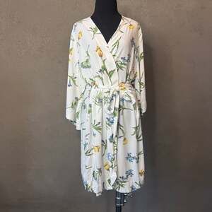 Piyama Floral Kimono Wrap Robe M/L Rayon Belted White Botanical Tulip Hem